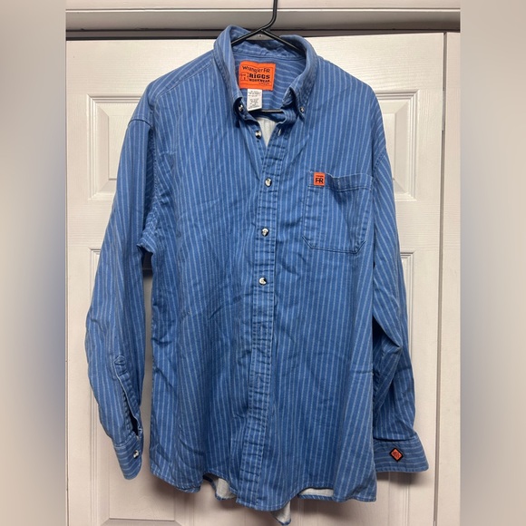 Wrangler Men's Striped Blue Button-Down Shirt - Picture 1 of 5